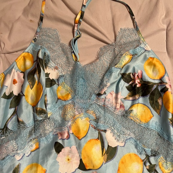 Victoria's Secret Lemon Blossom Slip Dress preowned like new condition size m - Picture 2 of 5